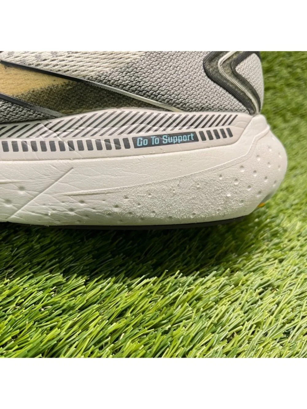 Brooks missing insoles